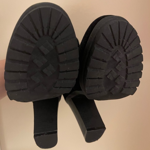 NIB G by GUESS Velvet ankle lace up booties. - Picture 4 of 4